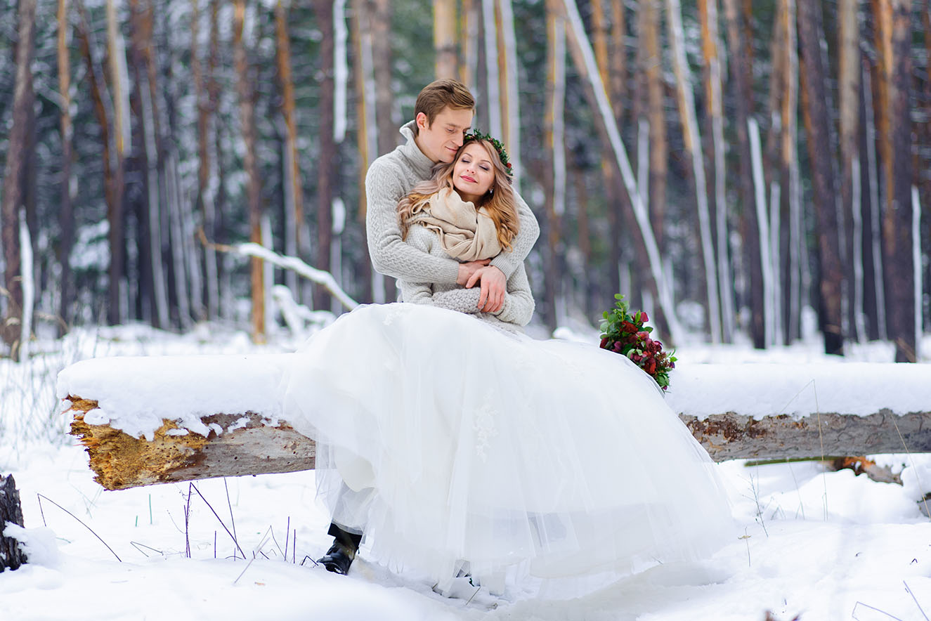 beautiful-wedding-couple-on-their-winter-wedding-2021-09-01-11-27-49-utc.jpg